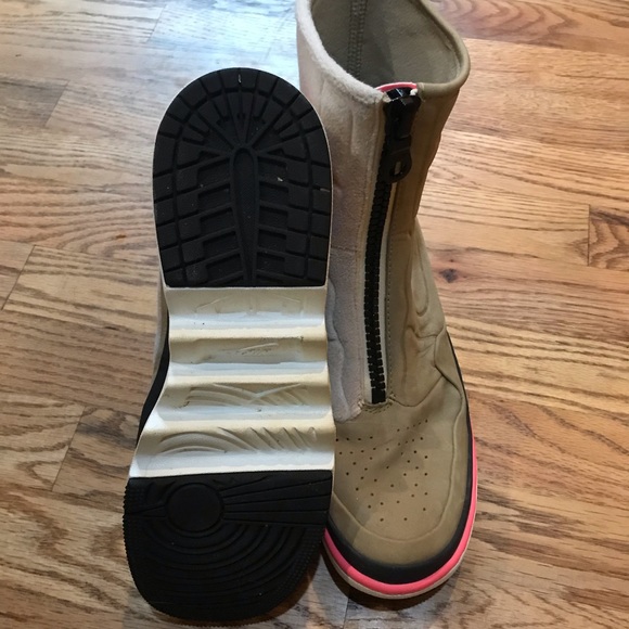 Nike Athletic Fall Boots - Picture 4 of 8